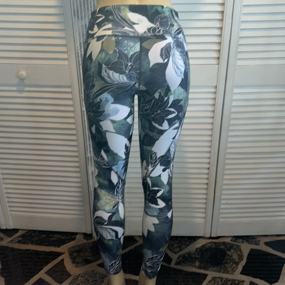 Athleta HIGH RISE TROPICAL MESH CHATURANGA™ 7/8 TIGHT size S - Picture 6 of 7